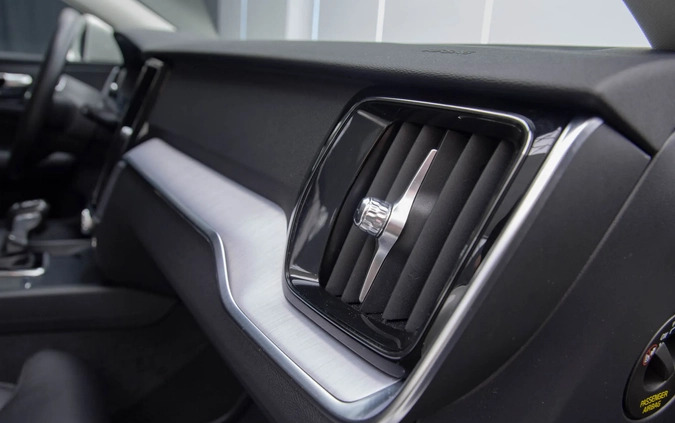 Volvo V60 cena 129899 przebieg: 120000, rok produkcji 2019 z Łódź małe 631